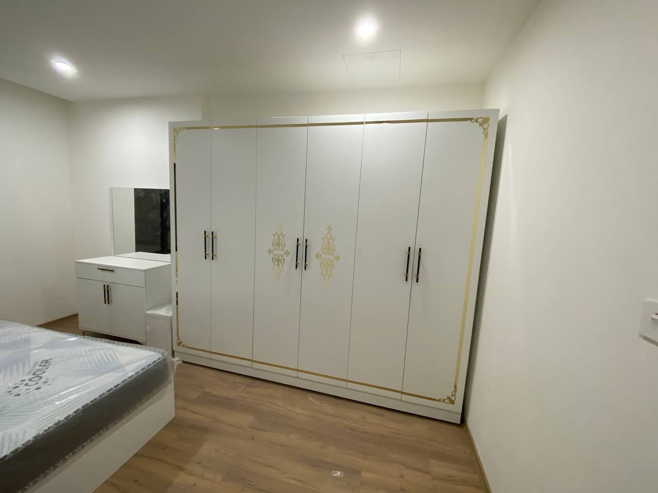 تـاقم نوستن شـە ش پارچە بە کار نهاتوو
شـە ش پـارچـە یـە نوێیە بە کار نهاتوە بــێ دۆشـک 
نە بستراوە ماڵ دۆســـتە نرخي گونجاوە
بــۆ نرخ په یوندی بکـە یان نامه بنێره 
***********
