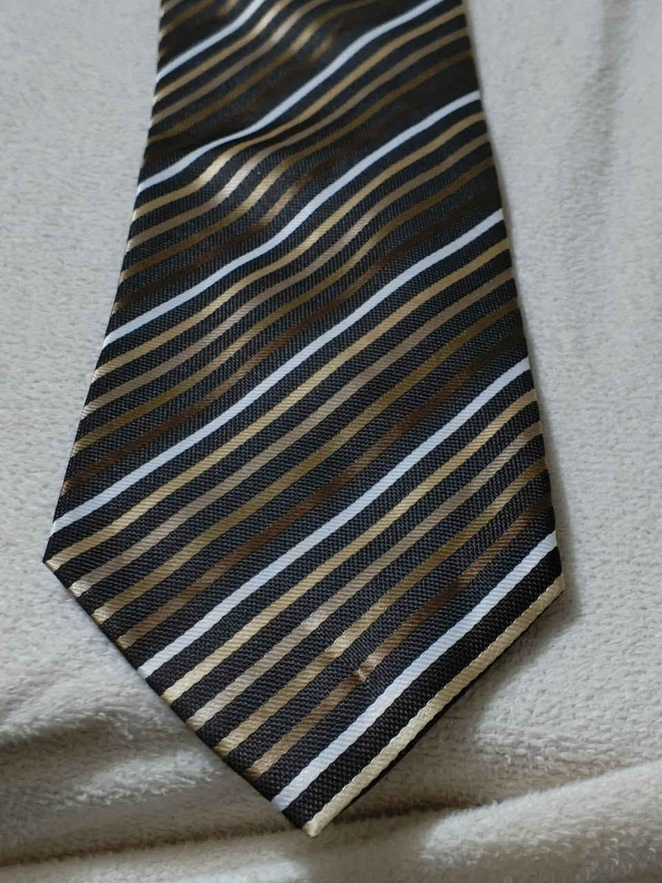 سلام عليكم على بركة وصول البضاعة الجديده اليوم من عالمنا الأربطة الايطاليه في قضاء  الحويجه خلف التربيه القديمه للحجز عن طريق الواتساب *********** السعر القطعة الفين دينار فقط و توصيل داخل و خارج قضاء الحويجه موجود 
ادمن وافق باليرحم والديك الرزق ع الله
