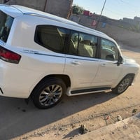 السلام وعليكم لاندكروز موديل 2024 ساز لمتد  توين تيربو فول مواصفات ماش...