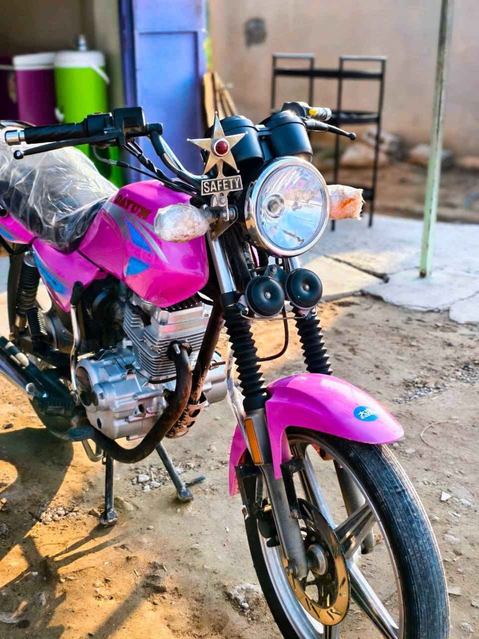 السلام عليكم
دايون عضم للبيع موديل 22
اوراق اسكنر 
دراجه نضيفه وكدام عينك نضافته 
سعر 875
رقم ***********
