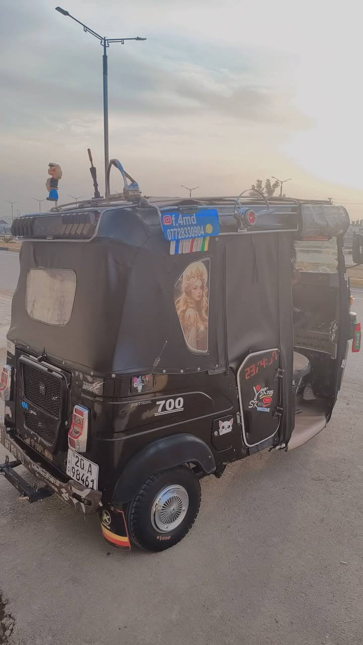 السلام عليكم تكتك موديل 22 شهر ال11 مكينة واكسل خير من الله كفالة كشر نظيف عدا ضربة صغيرونة جوة اللغد وبس والباقي كلة كفالة رقم ديالى انكليزي شاشة كاربلي كاميرا 360 درجة حساس خلفي جرس N سطاب لايت العيون الشريرة وبعد بيها هواي كماليات السعر 10 وبيها مجال مكاني بهرز حي الشرطة الاتصال على وبيك خير وتدلل ***********
