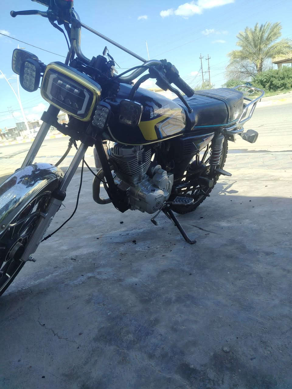 السلام عليكم للبيع سيفان موديل ويل الجدام اعوج ول شاشه طافيه  25محرك مفتوح نشاط فول السعر  450  اتصل وتدلل. ***********
