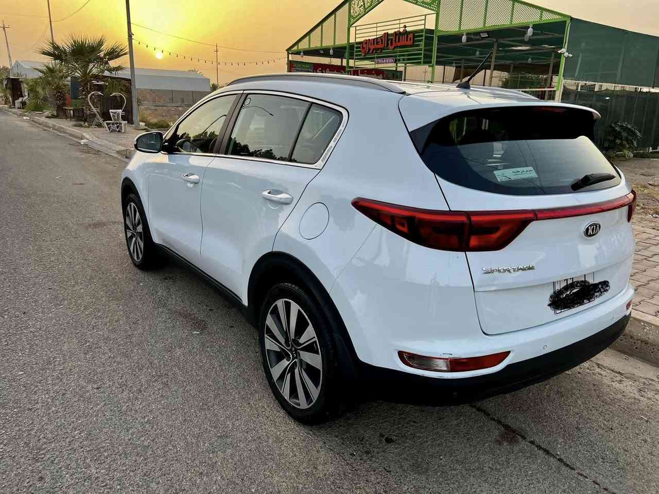 السلام عليكم
كيا سبورتاج موديل 2019خليجي

ماشيه 46 الف

محرك 4 سلندر / 2000 دوش

مواصفات عاديه 

سويج 

مري شفط 

ثلاث أنظمة قياده 

تحكم استيرن

تبريد قطعتين 

مانع تزحلق 

مكفوله من الصبغ 

بيها رصعه بالباب الخلفي 

مثل ما موضح بالصورة 

وشخط صغير اسفل الباب عكس السايمكان السيارة 

الأنبار / الرمادي مركز المدينة 

السعر 196 $ وبيها مجال

الاستفسار ***********
