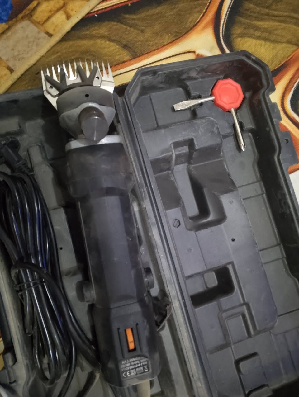 جزازة صوف للبيع الاستفسار او الاتصال على الرقم***********سعر60يوجد خدمة توصيل
