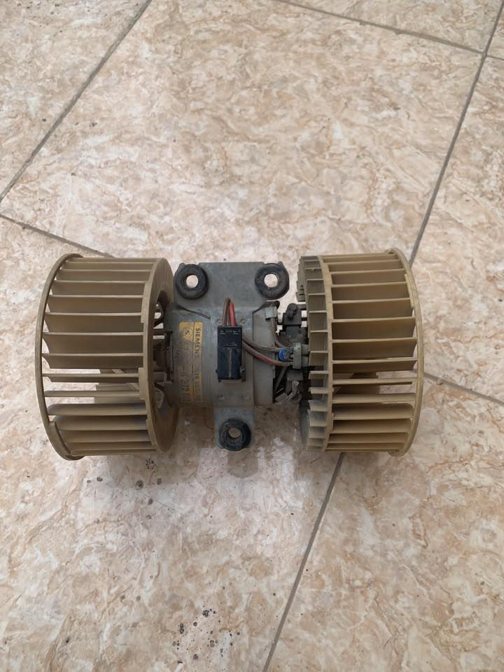 سلام عليكم شباب غراض صقر للبيع مكان بغداد الاستفسار *********** وات ساب
