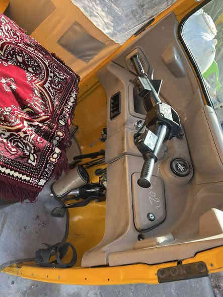 سلام عليكم تكتك البيع موديل 2021 بشهر 9  تكتك امرقمه بابل بسمي مكفوله كفاله عامه من كلشي تكتك جديده أحله من صوره مكينه جديده السعر 7250او بيه مجال   العنوان بابل الحمزه الغربي ماتوجد علي فيس رقم تلفون ***********
