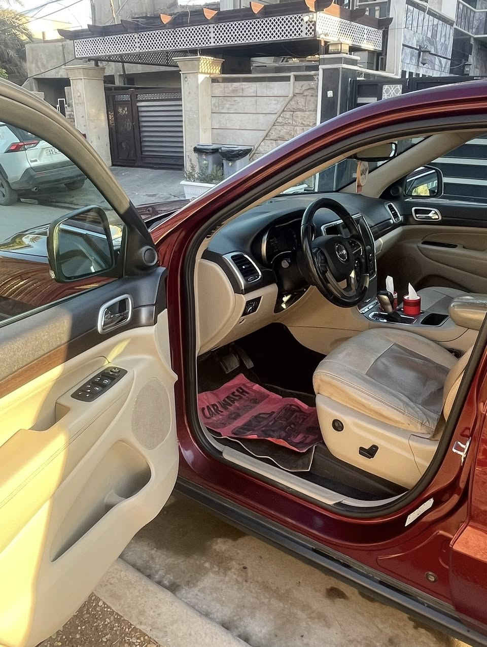 السلام عليكم
جيب لاريدو 2018 خليجي وكالة ليث العبيدي 
مكفولة ماشية 81 الف كم بغداد باسمي 
***********
