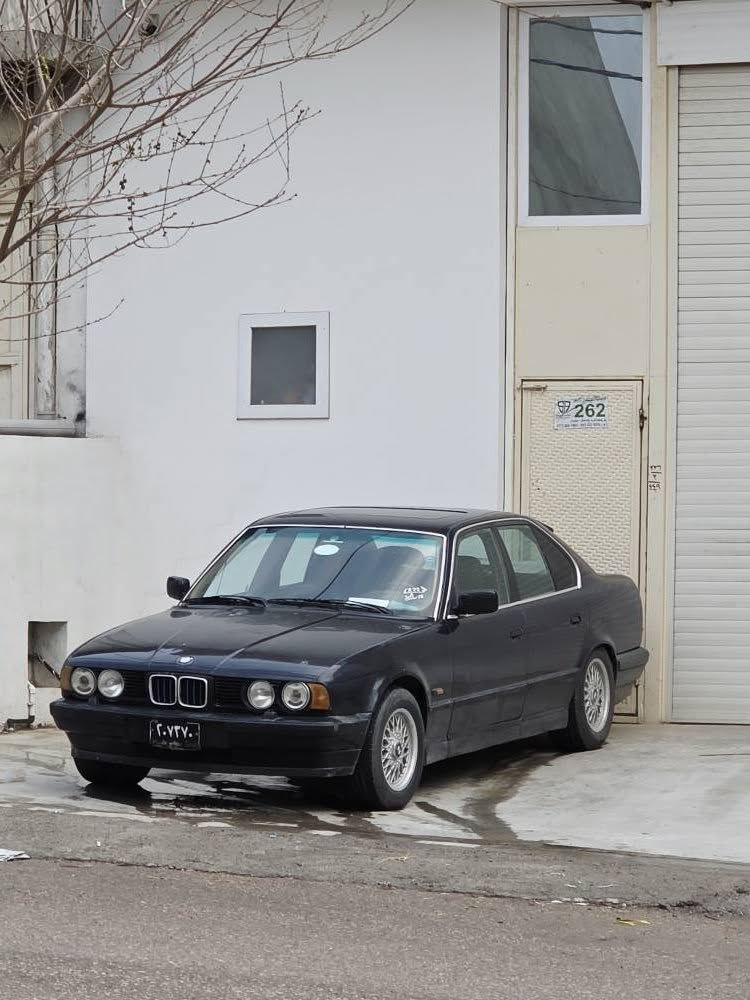 بِسْمِ‌ اللَّهِ ‌الرَّحْمَنِ ‌الرَّحِيمِ‌ 
BMW 1991 525 دیجیتاڵ
گێڕتۆماتیک.    جام کارەبا.    شاشە ئایپاد.    سڵاید.   
قوفڵ مەرکەزی.     ABS.  ئاڕمی پلاستیکی هەولێر بەشەرتی ئەوەلیات موسو بڕاوە بەشەرت سیعری 38 گەڵاو معامەلەیە برایانە
گۆڕینەوەش لەسەر دڵگرتن
*********** السليمانية, العراق
