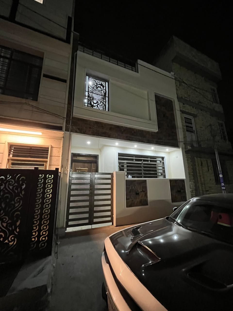 🏡 للإيجار – بيت حديث بناء 2025
📍 الموقع: المنصور – خلف مطعم صاج الريف.  

✨ المواصفات:

* 3 غرف نوم
* صالتان
* مطبخ
* خدمات متكاملة
* بناء حديث (2025)
* موقع متميز وهادئ
* مناسب جدًا للعوائل

📞 للاستفسار:***********
