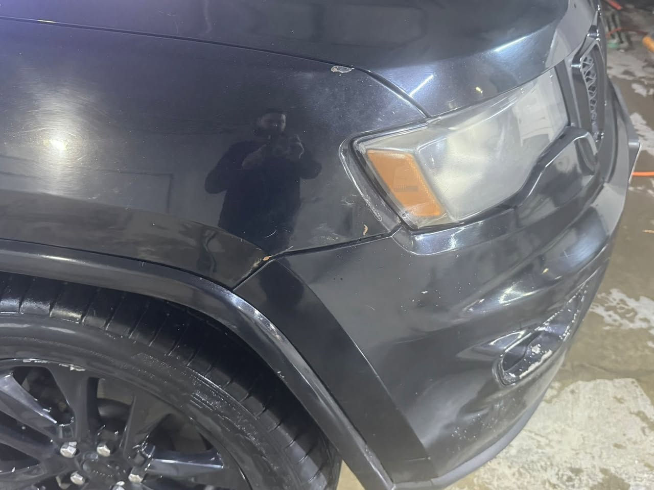 جيب بلاك توب موديل 2020 ( المحرك قايم )
مواصفات 
كاميرا ، حساسات خلفي ، توقف ذاتي ، كشنات تدفئة ، ستيرن تدفئة ، اشارة عمياء ، 
الحادث:
باب خلفي ودعامية مبدلة نفس اللون 
بدون ايرباك بلاضافة الى بارد بسيط
السعر :
20,000$ ( دفترين)
***********
