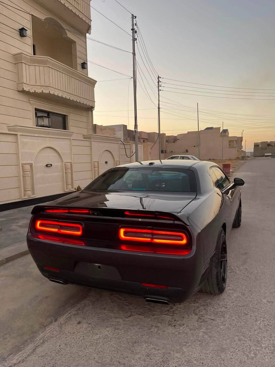 يا الله 
السلام عليكم .. 
جالنجر 2015 SXT
رقم بغداد دولي 
كير محرك اكسل تبريد كفالة 
صدر امامي جديد 
ماشية 92 ميل 
ويل نجمة ابو الخسفة القوية تو سايز 
عليها اكس بايب وبرمجة مراوح وبانزين 
 حماوتك متعبر الـ92 
صبغ 4 قطع 
السعر 125 وبيها مجال 
مكان السياره صلاح الدين مجمع الدور 
للتواصل ***********
