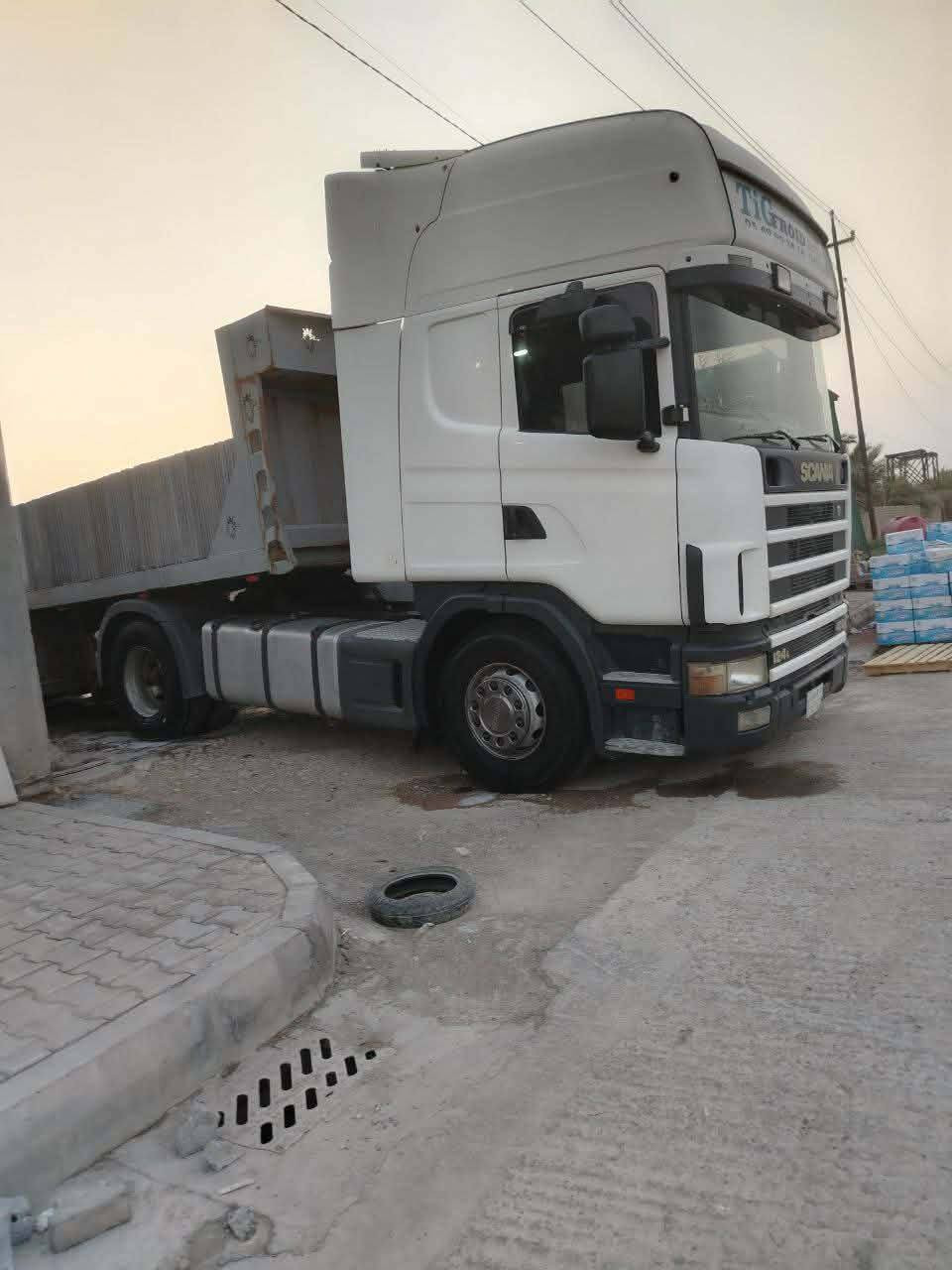 السلام عليكم سكانيه مديل 2001 بم ونوزل مكينه ستندر صبانه ما مدود عليه قطره صبغ مابيه سياره جاهزه أرقام نكليزي وب اسمي تخم تاير رأس، وعربانه مربوطه رأس وعربانه سنويه ل 28 هزه بعده ما ساقطه ولمو شراي، لا يخابر مكان سياره كوت مركز المدينه الاستفسار عل الرقم ***********
