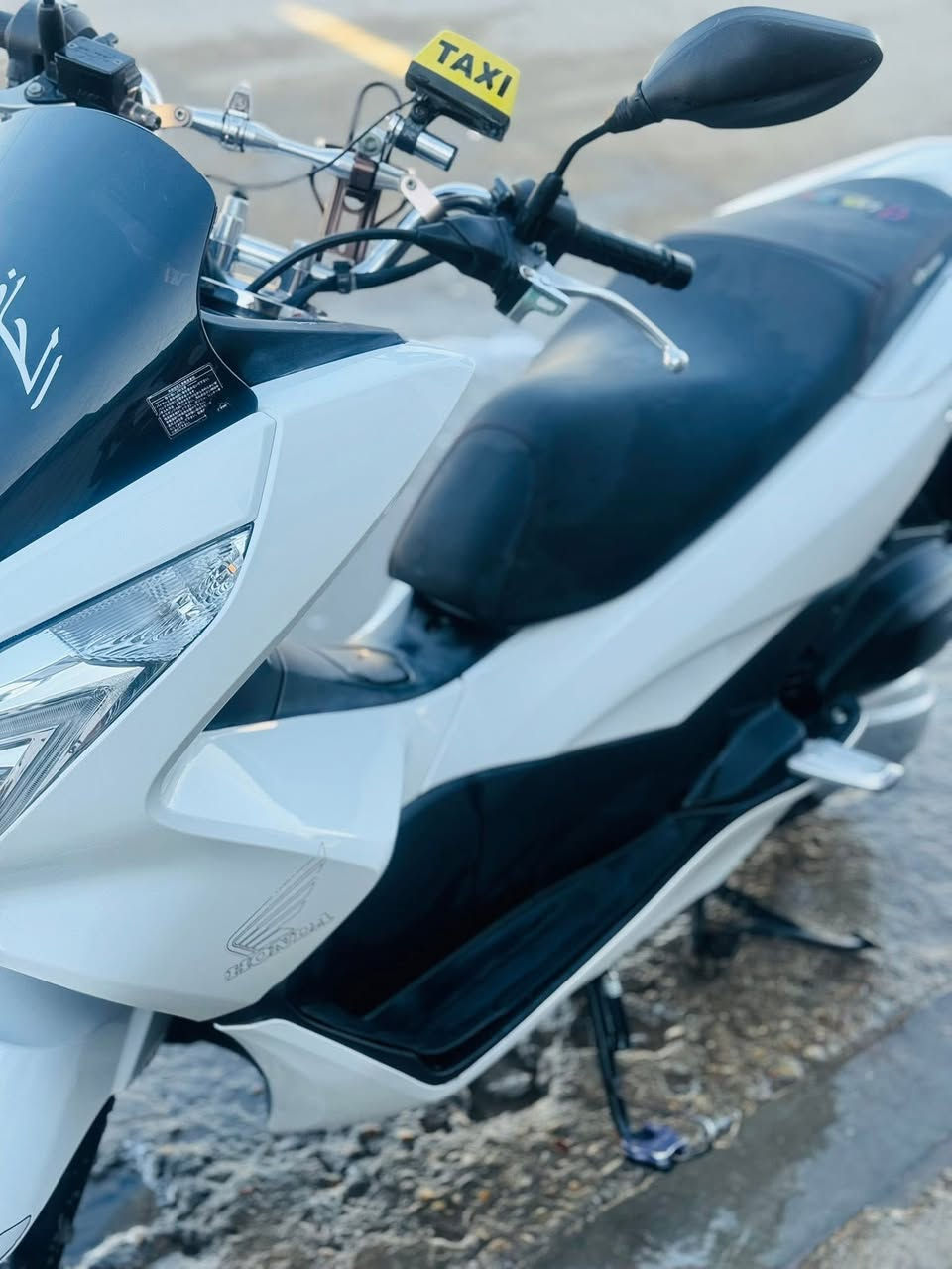 سلام عليكم بيسي اكس مرقمه رقم وسنويه شرط تحويل مكفوله كفاله عامه بيها شي بصيط مكاني بغداد شعب شارع صحه***********مكلف بل نشر
