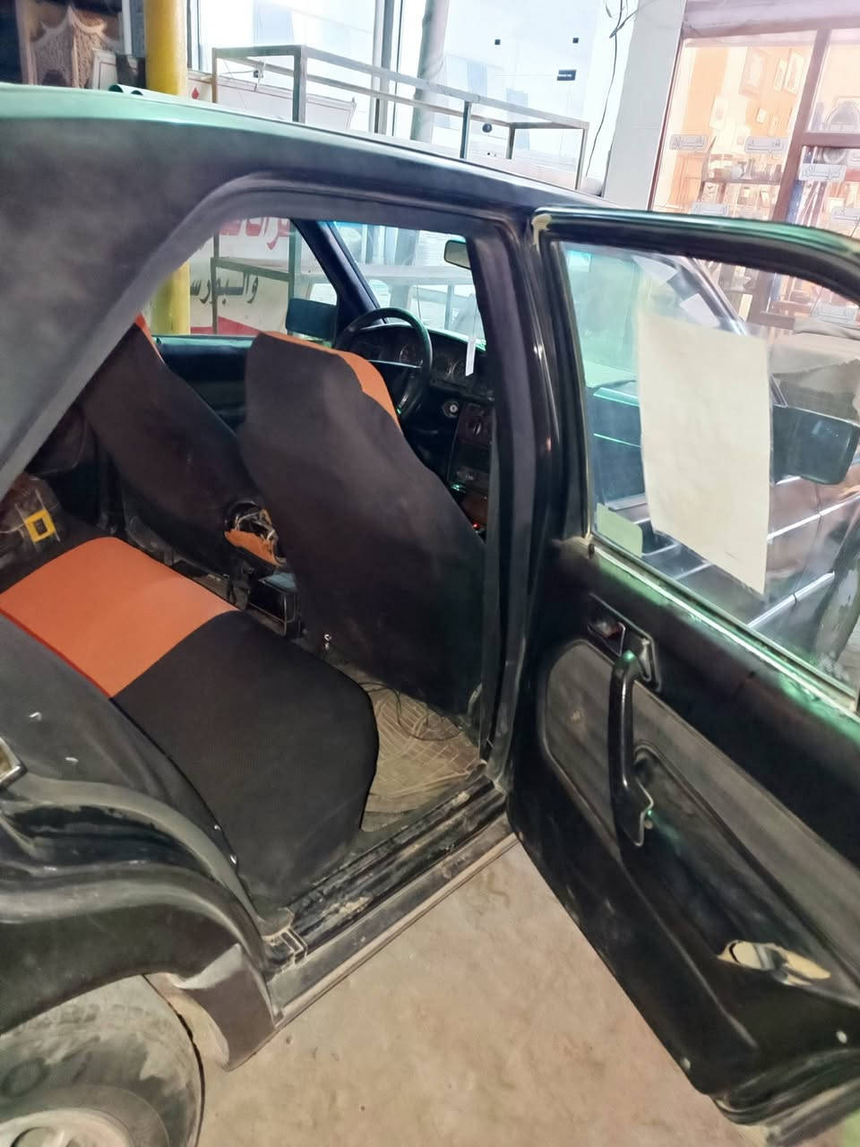 السلام عليكم مرسيدس دب موديل 92 مكفول من صبغ وضرب مكينه وكير شرط السعر 40 ورقة اتصل عل الرقم ***********
