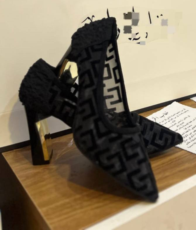 بنات اختي اخذت هذا الحذاء ب30 الف قياس 38لبسته بيوم تخرجه
وتريد تبيعه للامانه كل شي مابي ويجنن 
تريده ب18 مع التوصيل لتريده تتواصل خاص


**إذا كنت صاحب هذا الإعلان وتريد حذفه لأي سبب، رجاءا أرسل رسالة إلى الدعم الفني**