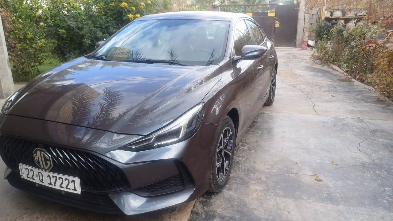 سلام عليكم واد خليجي 
فول مواصفات ماعدا الفتحه
شاشه كار بلي
نظام Aتوقف عند الازدحام
لايت عدسه LED تحكم بل عدسة تصعدو تنزل
تبريدامامي خلفي
نظام ايكو سبورت
حساسات خلفية وكامرة دوارة
كشافات ضباب
مثبت سرعة
اشايربل مري
تحكم ستيرن
السيارة على وضع الشركة بدون ضربه وبدون شخوط 
وبدون صبغ السيارة مكفولة من الدعا مية للدعاميةالسعر 115 تصل وتدلل ***********
***********
