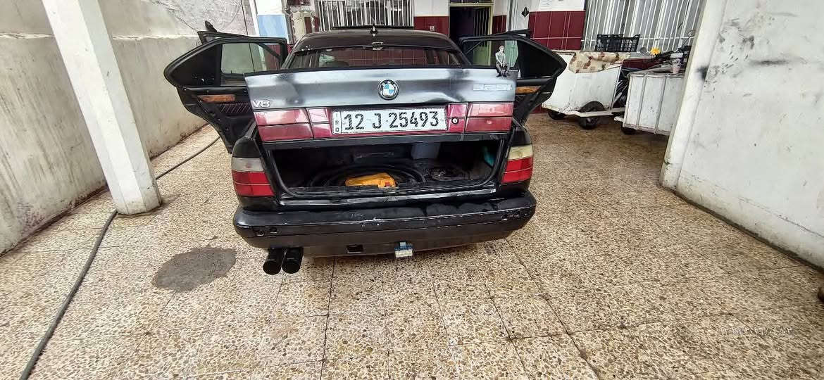 سلام عليكم بيم حجم 525اصل وبليته كير عادي بسمي تريد وكاله تريد تحويل كير محرك شرط قفل مركزي كهربائيات كله بلادي موديل 91السعر 40وبيه مجال او مراوس 
***********
