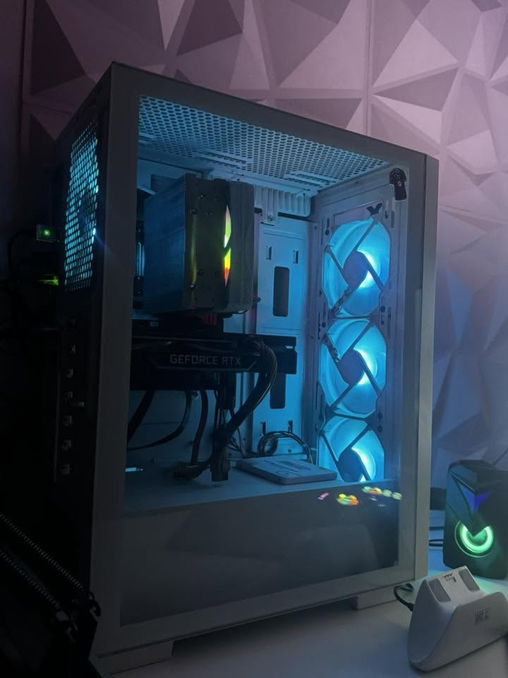 Pc للبيع
المواصفات 
I3-12100 
RTX 2060 SUPER (8G)
Mb- H610 M-E M.2
16G DDR 4  3200
SSD 256 M.2 NVMe
HDD 1T
ATX Case 
للتواصل *********** واتساب
مكان بغداد 
السعر 750,0000
وبيه مجال بسيط
