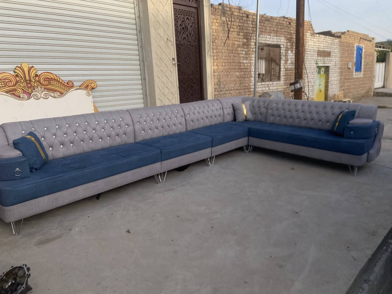 السلام عليكم دواوين ثنين يشابهن الواحد  400شغل حطاطه المكان تكريت حي العصري نهايت شارع البلديه يم أسواق البركه ***********
