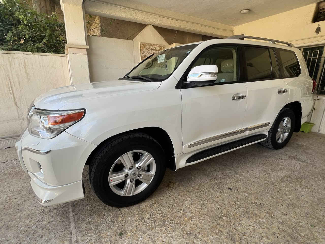 السلام عليكم
للبيع لاندكروز 2014

كفالة عامة

فطيم 

رقم  سليمانية

بصمه تشغيل عدد(2) 

فتحه سلايت

كشنات السائق كهرباء ثلاث حركات

تشغيل عن بعد

زراكات

مري قلاب

مري شفط

سبعه راكب

ثلاث قطع تبريد

مطفايه حريق

محرك 6 GX.R

حساس امامي

حساس خلفي

تحكمات ستيرن كامله 

 ماشية ١٧٣ الف 

السعر (405وبيها شي بسيط )

اتصل على الرقم

***********

مكان السيارة واسط/ العزيزية
