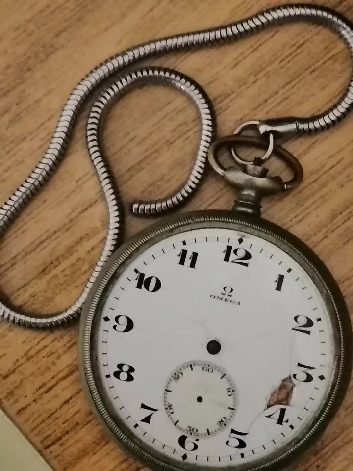 ساعه جيب اوميجا سويسري اوريجنال كبير مكنه بالكامل سليمه للتقيم والبيع 01206717181


**إذا كنت صاحب هذا الإعلان وتريد حذفه لأي سبب، رجاءا أرسل رسالة إلى الدعم الفني**