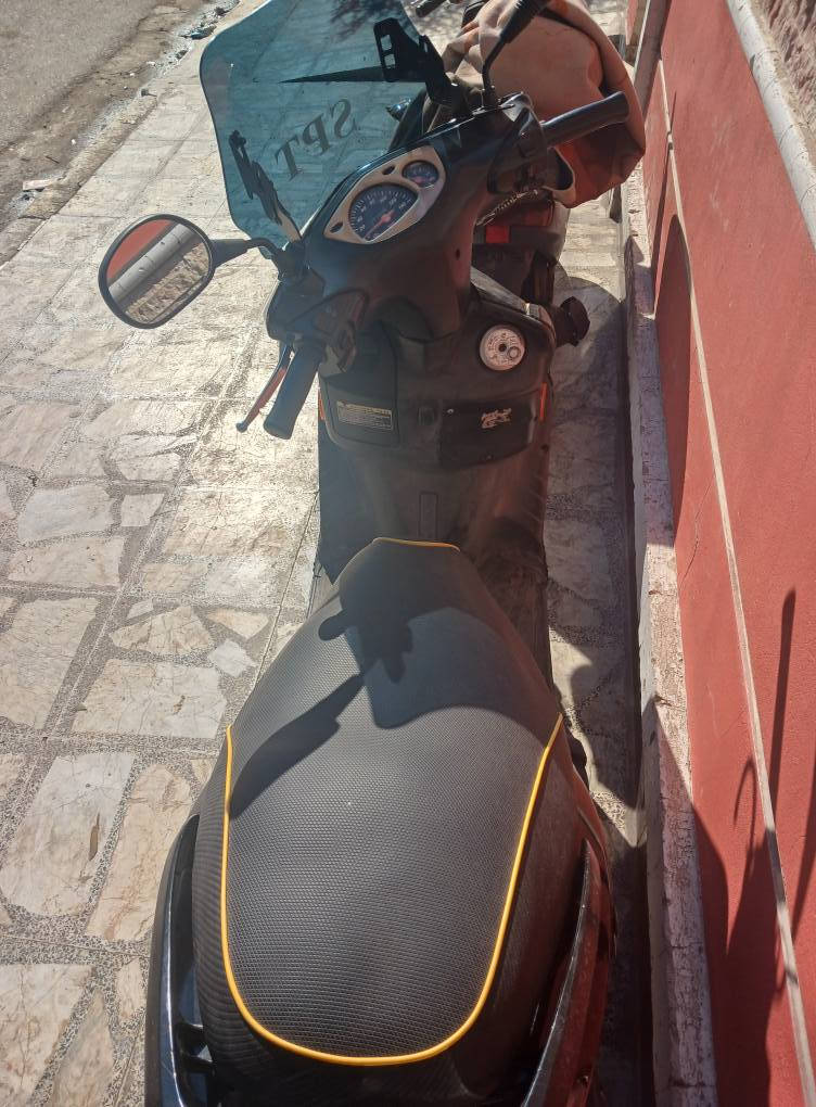 سلام عليكم سكنس نثيه للبيع ١٤٠ كابريته هندر وسلف شغال باتري جديد تاير خلفي جديد كهرباياته شغاله صار سنتين عدي برغي مافاتح بيه نضيفه الله شاهد دبلات جدد مال تفصيخ بنزات جدد قفل ستيرن قفل صندوك كله شغال مكاني الحريه هاتف *********** السعر ٥٠٠
