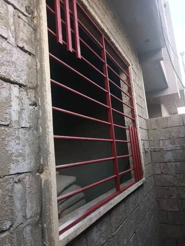 #🏛 هيكل سكني #للبيع 
 #طابو ملك #صرف 

📍 الموقع: حي البكر – (منطقة التجار، قريب جداً من سايدين التيتانيك وكاسر الأسعار)
🟨 المربع الذهبي – منطقة هادئة ومطلوبة للسكن.

📐 المساحة:
▪️ الواجهة: 7.25 متر
▪️ العمق: 15 متر

🏗 تفاصيل البناء:
🔸 الطابق الأول: كراج، مطبخ، استقبال، هول، غرفة نوم كبيرة، صحيات، مناور عدد 2
🔸 الطابق الثاني: 3 غرف نوم، هول صغير، صحيات

🧱 مواصفات إضافية:
تأسيس كهرباء نوعية ممتازة #لكلا الطابقين
تأسيس مجاري + دكتات + حمايات
تشريب كامل للبيت بـ الإسمنت للطابقين

لبخ السقف للواجهة والمناور

📝 الهيكل عليه قرار تمليك 2025 باسم صاحبه
 للاستفسار /مراسلة الصفحة 
اوالاتصال على الرقم التالي ⤵️
📞***********
