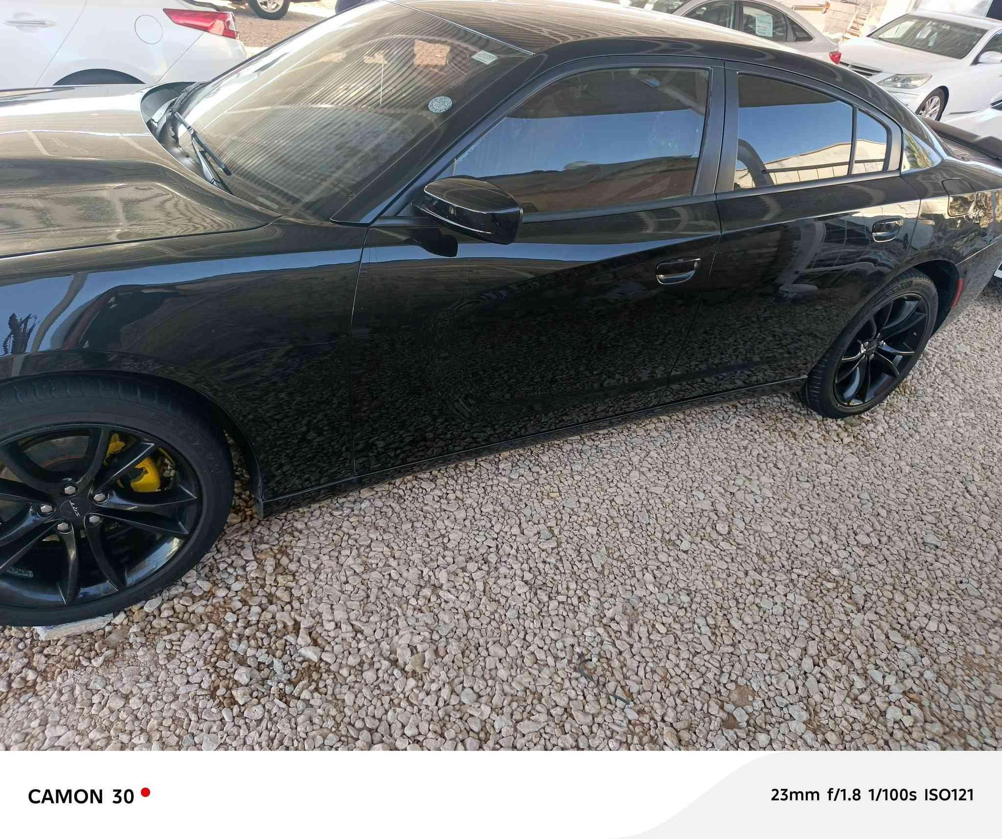 السلام عليكم جارجر 2017 جاهزه بسمي رقم دولي لبيع او مراوس ب اقل منه حادثه بنيد وجاملغ نفسيته مصلحينه سعره ١٨٠ وبيه مجال مكان السياره الدوانيه ***********
