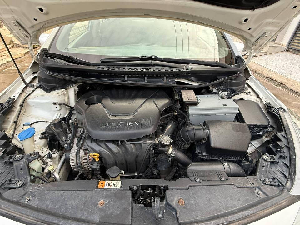 سيارة سيراتو وارد خليجي 2013 
شرط كير محرك صدر امامي خلفي جاهزها اربعه تايرات جددت سنويه وارقام جديد تحويل مباشز بيها بونيد صبغ واشويه كارت بل جاملغ وسونار مرفق مع صور 
***********
