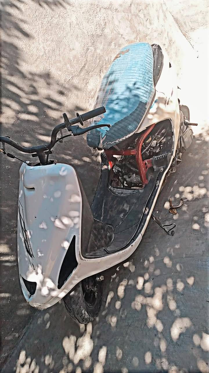 سلام عليكم دراجه فراشه البيع
1/  مكينه شغاله مكفوله بلادي 
2/شلعته حلوه 
3/السعر 200الف
4/موحود خاص 
5/او تصال على رقم ***********
6/مكاني حله
