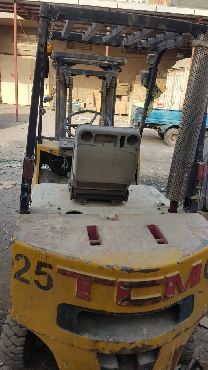 السلام عليكم رافعات عدد ٢ كوماتسو وtcm ٢،٥ طن  بغداد
***********  ***********
