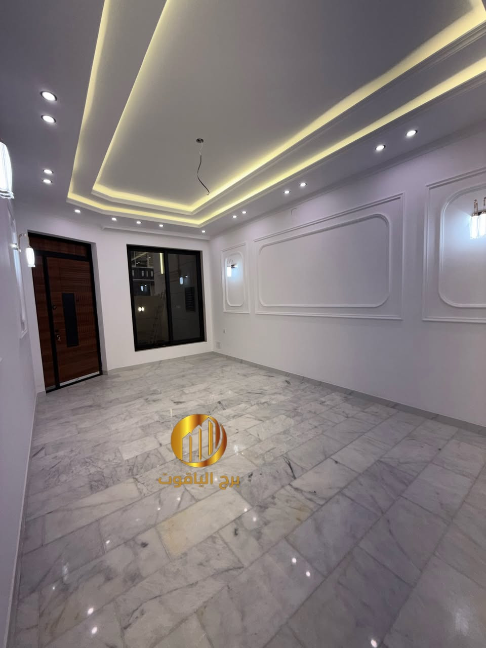 ⁨ ⁨ ⁨#للبيع بيت حديث مودرن vip في السيدية !

*حصراً لدى مكتب برج الياقوت تفاوض مع صاحب العقار مباشرة*
🏡 تفاصيل العقار:

 المساحة: 160م
 الواجهة: 8م 
النزال: 20م

الطابق الأول:صالة لأستقبال الضيوف، مطبخ حار وبارد، غرفة نوم، وحمام رئيسي.

الطابق الثاني:ثلاث غرف نوم واحدة سويت بالاضافة إلى حمام 

الطابق الثالث: غرفة نوم وحمام.

📍 موقع مثالي:
يقع المنزل في السيدية مربع التصنيع على شارع عرض 12م 

لمعرفة السعر الرقم ( 1 ) سأتي السعر مباشره

📞 للمزيد من التفاصيل أو لحجز معاينة، اتصل بنا على:
 *********** + واتساب مهندس غيث 
 *********** 

#عقار #عقارات #عقارات_تركيا #المهندس_غيث_علي⁩
