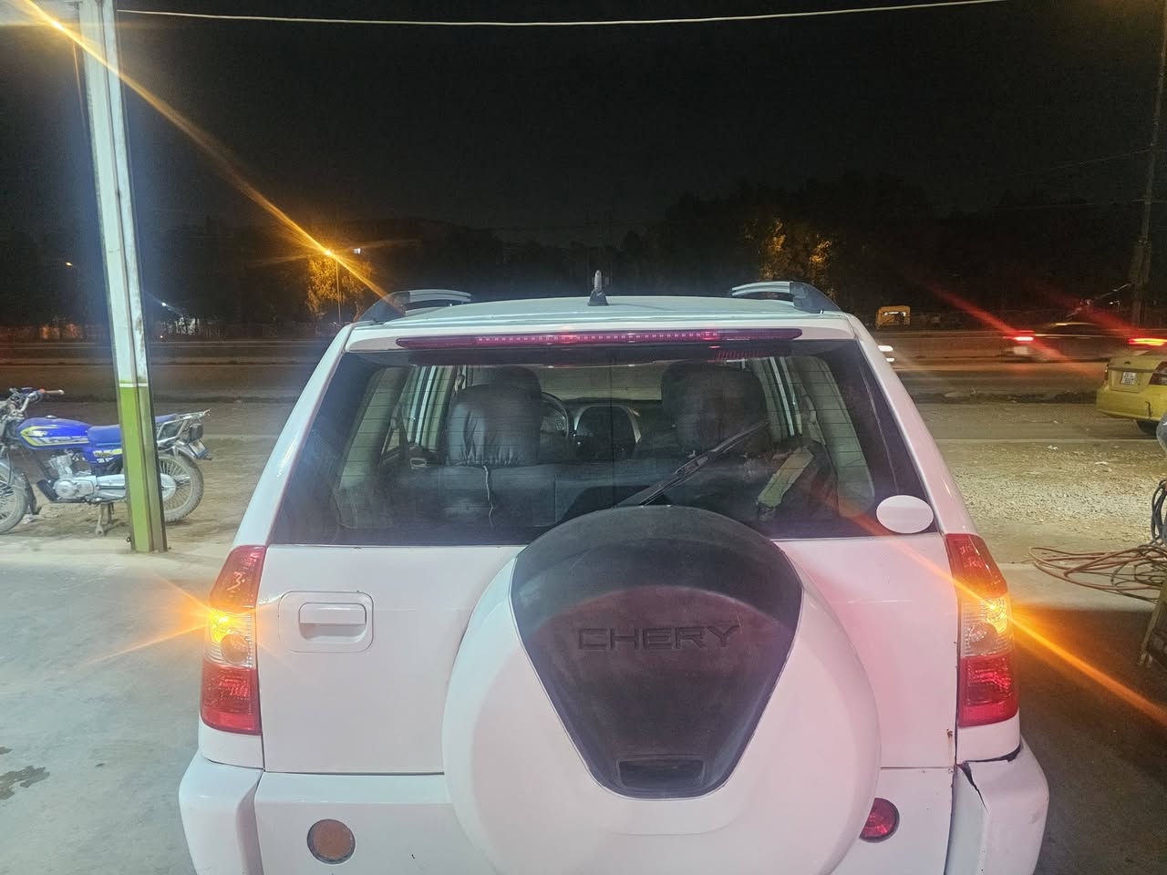 السلام عليكم 
تيكو للبيع 2011 كير ميكانيكي سعر 53 ورقه وبيه مجال بسيط
رقم سيارة  بابل دولي جديد سنويه جديد لل٢٠٣٠
محرك وكير جديد السيارة  ماشي ٩١ الف
تخم تاير مبدل مع الباتري 
عليه حداديه كامله مبدله امامي 
مكان السياره بابل شارع ستين مقابل مطعم ادم 
تفاصيل سياره كله موجود بالفديو 
***********
