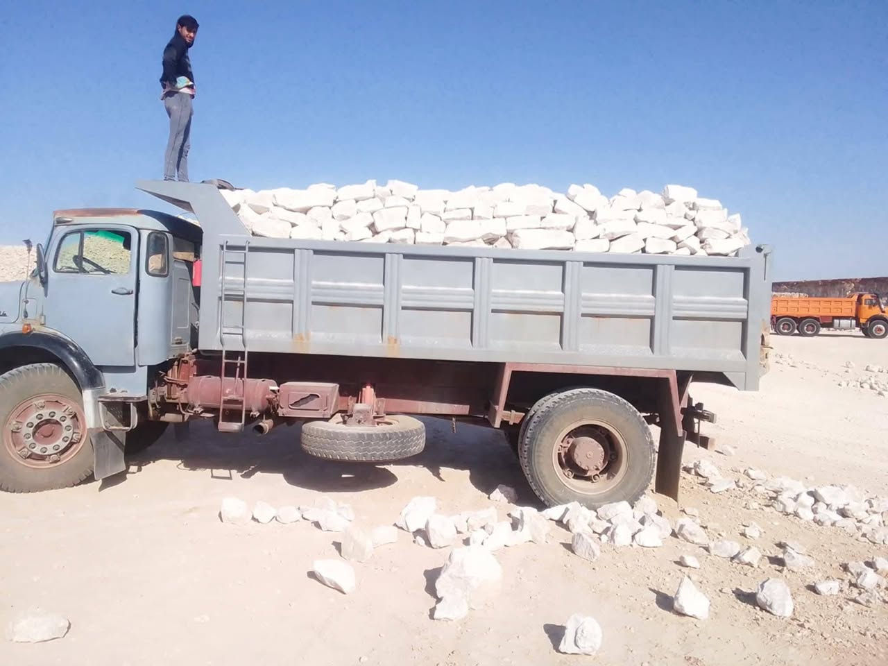 سلام عليكم حجر درجه اولى
رمل  وحصو 
جص الرمادي درجه اولى
جلمود
بسعار مناسبه 

و‭٠٧٧٤ ٨١٠ ٩٨٤٢‬
