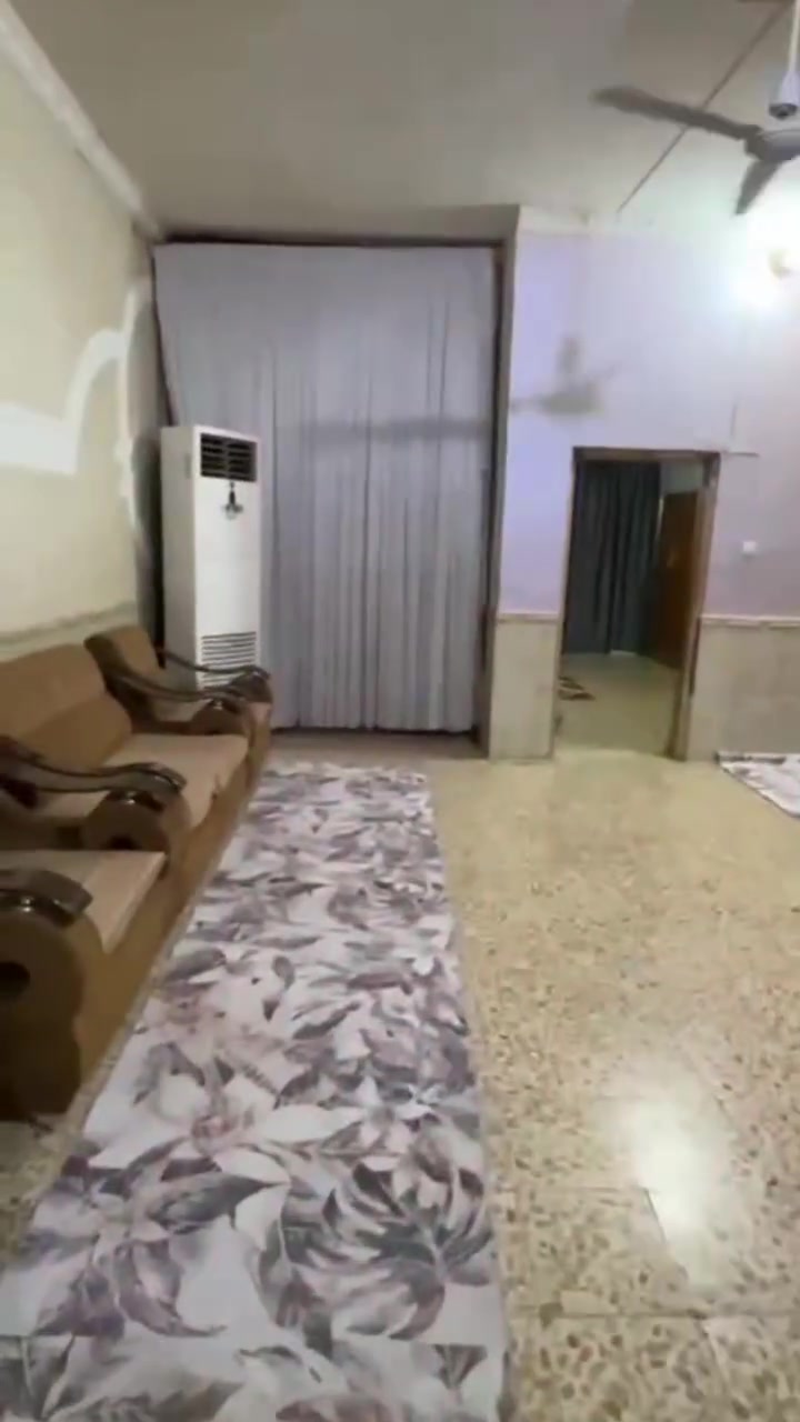🏡 بيت للبيع – حي الأمين 🏡
📍 الموقع: حي الأمين، قريب على حسينية آل عمر، مقابل ساحة التشجير.
📐 مساحة البيت: 125 متر مربع.
🏠 تفاصيل البيت: ✅ غرفة.
✅ صالة.
✅ مطبخ.
✅ استقبال.
✅ مجموعة صحيات.
🧱 مواصفات البناء: ✔️ بناء طابوك.
✔️ كونكريت مسلح.
✔️ شغل متين ومناسب للسكن.
⭐ موقع مميز وقريب من الخدمات والأسواق.
💰 السعر: 150 مليون دينار عراقي
🔹 يوجد مجال للتفاوض.
📞 للاستفسار والتواصل:
***********
🏠 بيع وشراء وإيجار واستثمار
✨ خطوتك الأولى نحو العقار المناسب
🤝 ثقتكم أساس نجاحنا.
