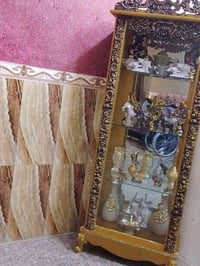 فاترينه لبيع هي وغراضه كلشي مابيه جديده ما مستعمله هي وغراضه والعنوان ...