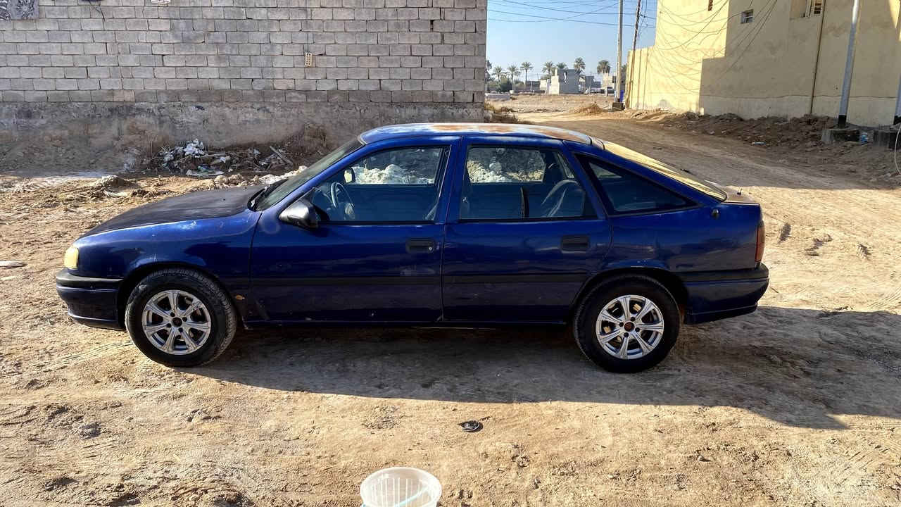 السلام عليكم
اصحاب الكروب والاعضاء المحترمين 
اوبل فكترا لون حبري 
موديل 1993
محرك 20 
گير اوتماتيك جديد مال حاوية 
شنوية لحد 2031 وبسمي تحويل بأي وقت 
تبريد بلاد لكن بي نقوصلت يرادله ادامة 
صبغ بلاد مال شركة عدى شكم مكان وبيها جراد 
هلالات خلفية بلادية 
غرفة نضيفة 
تخم كشنات جديدة مال حاوية 
صدر زين نضيف 
سيارة حلوة وما متعوبة على ايدي تجي وتشوف 

السعر 37 ورقة وبيها مجال للشراي 
للأستفسار ***********
