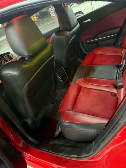 ملكف بالنشر جارجر خليجي موديل 2021 ماشيه 52 الف  رقم شمالي تحويل ثاني يوم السعر 31 وبيها مجال مكانها بغداد الغزالية رقم صاحب السيارة ***********
