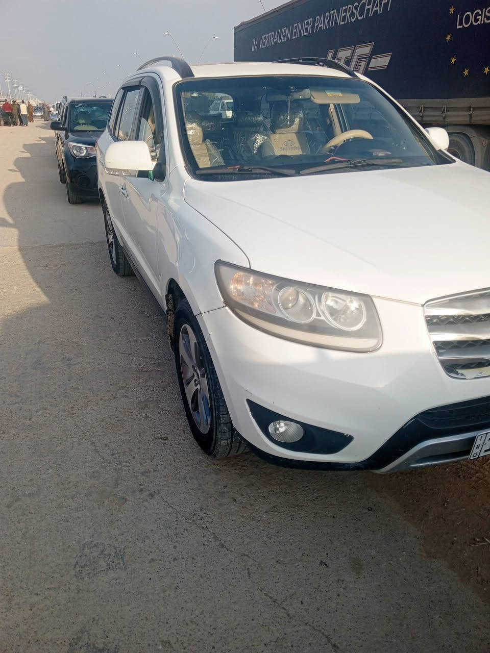 سلام عليكم سياره سنتافيه موديل 12 رقم بغداد مكفوله كفاله عامه سبعه راكب سته سلندر350 بصمه تشغيل اشاير بلمري كشنات.  جلد فور ويل تبريد و تدفهه صبغ بس البنيد  سعر 165 وبيهه مجال رقم صاحب السياره ***********
