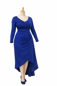 فستانن يكطعع يجي ضيك عالجسم ملبوس مره فقط وتخيلي ب10 بسس كشخي لمناسبتج...