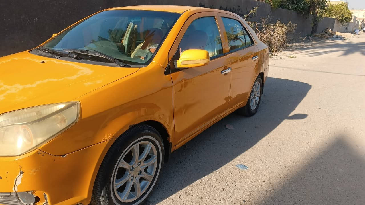 السلام عليكم  ...
جيلي MK 2013  للبيع 
سياره حلوه  مكان بابل 
حداديه جديده 
تبريد خير من الله 
شاشه ..  زنون 
دوشمه جديده 
سياره مناقصه شي 
السعر 30 $ وبيه مجال حق الجيه
رقم صاحب السياره ***********

