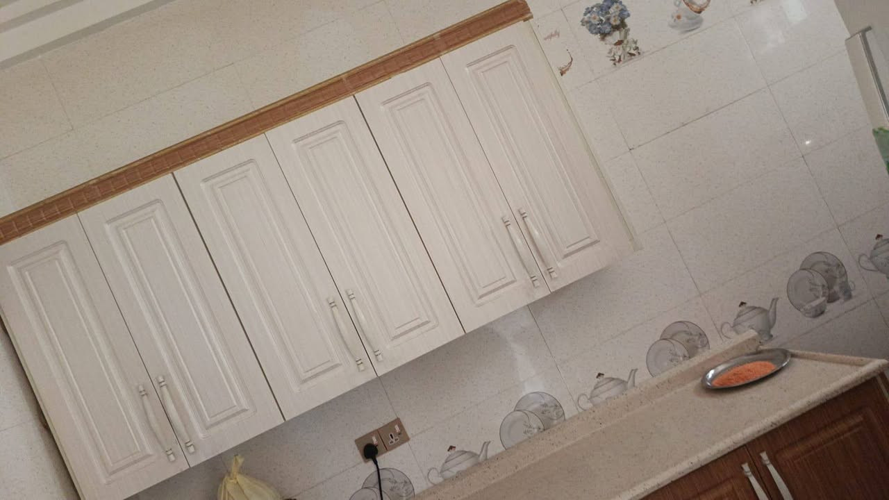 السلام للبيع ثلاجة معا كاونتر الثلاجة 24 قدم 
الكاونتر 2.50 مرمر شغل درجة اولى سعر الثلاجة 300 
وسعر الكاونتر مليون وبيهم مجال للستفسار ***********
