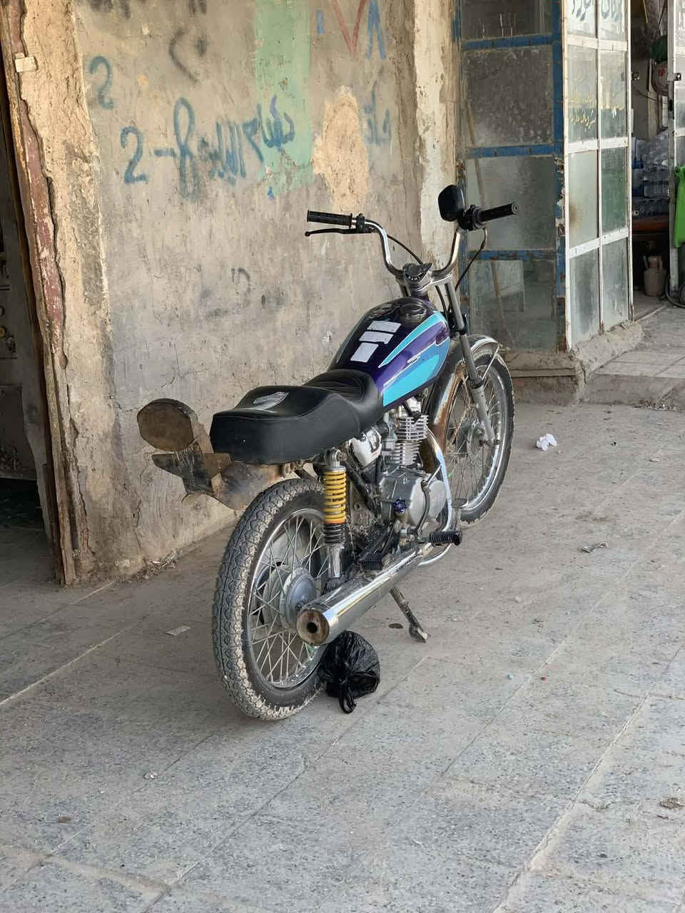 السلام عليكم دراجه 4 قير للبيع الله شاهد دراجه خير من الله محرك نامه 25 دراجه موديل2022 اوراقه ضاعا اسوي لك مكاتبه وكيلها حمودي العارضي السعر 450 بيها مجال هذا رقمي***********
