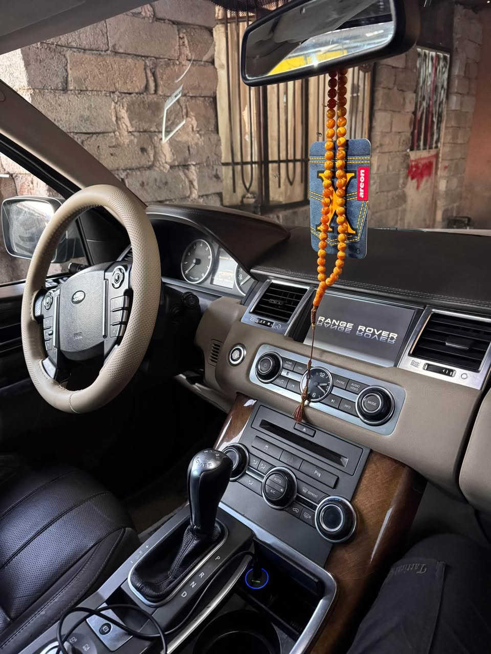 رانج روفر خليجي شركه ماشيه 120كيلو كيرمحرك كهربايات جوبلسات تبريد ثلج السياره شركه داخل خارج جديد سنويه مشروع وطني جاهزه للتحويل باب الجنطه كلير خارج فقط سعر155وبي مجال مكاني كركوك. *********** أربيل, العراق
