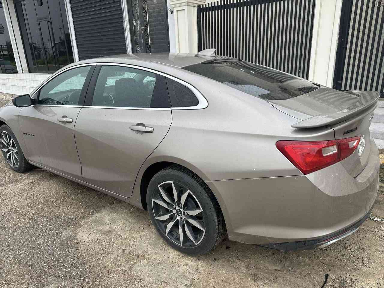 شوفليت ماليبو 2024 فئه RS 
بدون صبغ بيها بابين  تبديل بلادي بجم كبس 
جناح بلادي شاشه جبير ويل اسود 
ماشي 11 ميل 
موقع سياره كركوك حي الواسطي 
سعر 145 بيها مجال بسيط 
صور حاث مرفق ويه صور 
***********
