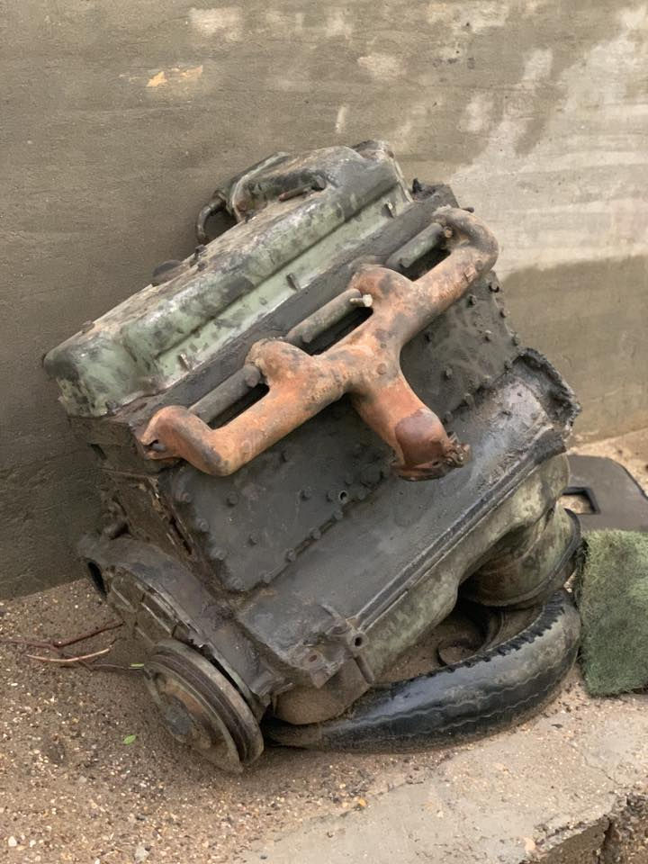 السلام عليكم مكينة ابو ردين شغاله  بيها خيط بخار كامله هيه تفرعاتها السعر 800 بيها مجال 
*********** 
***********
