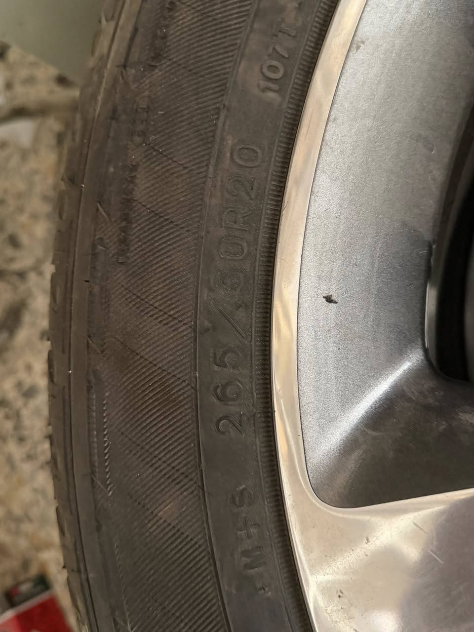 السلام عليكم تخم ويلكب جيب
حديث وكاله وتايات اخو جديد حجم265 / 50 / 20
***********
***********
