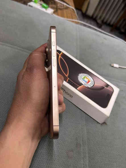 ايفون16 برو ماكس ذاكره 256 اللون الصحراوي ضمان ماستر بعده بالضمان نظيف جدا بس الظهر مبدل ظهر اصلي مال تفصيخ البطاريه 96 كامل ملحقات مكاني بغداد العطيفيه *********** بغداد
