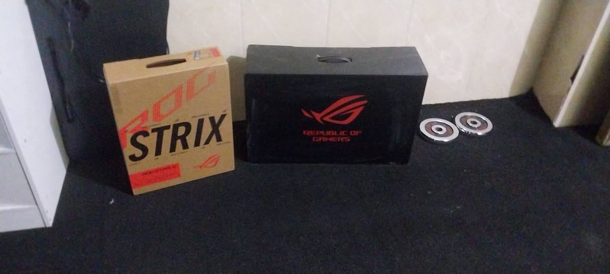 السلام عليكم
لابتوب ROG STRIX G16 نضافة 100%

Intel Core i7-13650HX
الأنوية: 14 نواة
المسارات: 20 Thread 
التردد: 5.0GHz 
وحش بالمعنى الحرفي 

الرامات 16GB النوع DDR5
السرعة : 4800 MHz

كرت الشاشه RTX 4060 8GB V RAM
ياكل الألعاب وهو حاط رجل على رجل 

حجم الشاشة 16inch 
سرعة 165 هيرتز

تخزين 1تيرا M.2 

كيبورد مكيانيكل 
ماوس اسوس روج الأصلي 
مع جميع الكراتين الي جتي وياه 
للبيع بسعر مليون وتلثميه وخميس 
*********** متوفر واتساب 
مكاني بغداد ويتوفر توصيل
