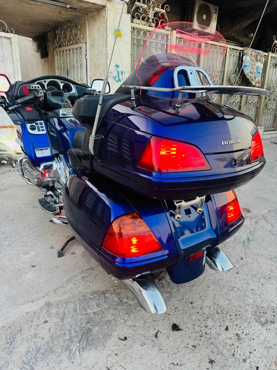 لبيع كولدن 2002 بدون حادث نقصها بس جامه اماميه والباقي كله مكفول جك بك كله شغال ***********
